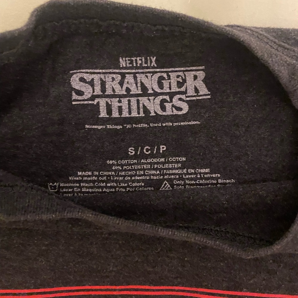 Kids Gray T-Shirt Size Small - Picture 2 of 3